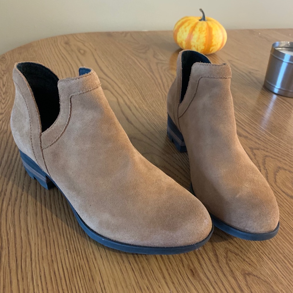Sorel Lolla Cut our Bootie size 9